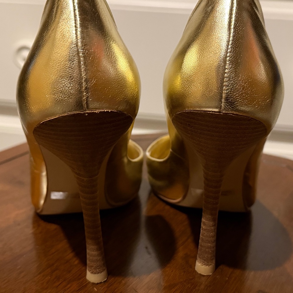Metallic Gold Pumps by Guess by Marciano - size 8.5 - Picture 7 of 9